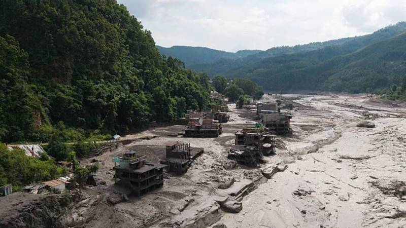 Nepal'de bilanço ağırlaşıyor! Felaketin sebebiyle ilgili korkutan iddia: Dev parça koptu - Resim: 15