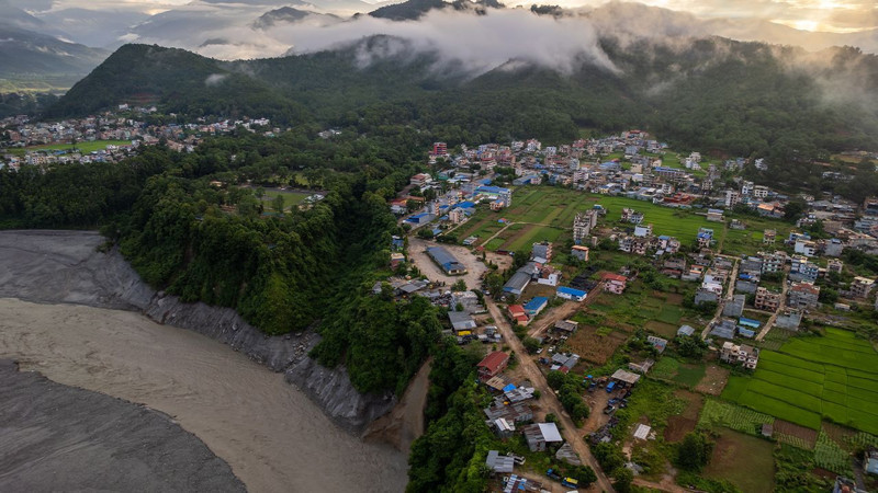 Felaket böyle başladı! Önce korkunç ses duyuldu, ardından kıyamet koptu: Nepal'deki faciadan yeni görüntüler - Resim: 15