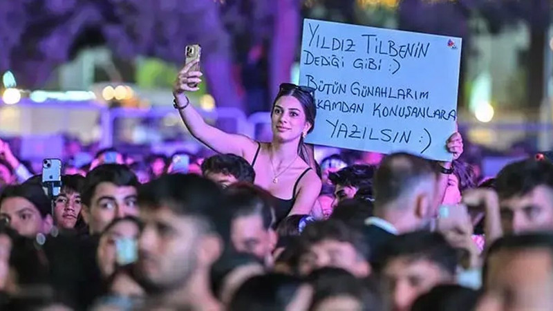 Eğlence bir anda kavgaya dönüştü! Yıldız Tilbe sahnedeyken ortalık karıştı! - Resim: 4