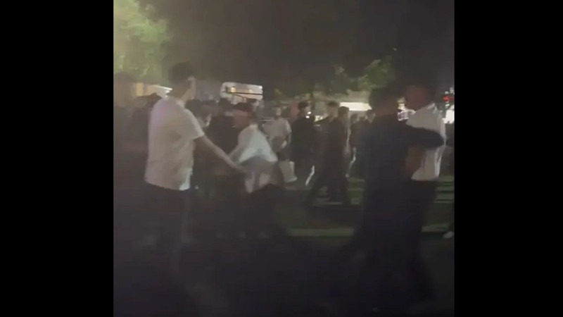 Eğlence bir anda kavgaya dönüştü! Yıldız Tilbe sahnedeyken ortalık karıştı! - Resim: 5