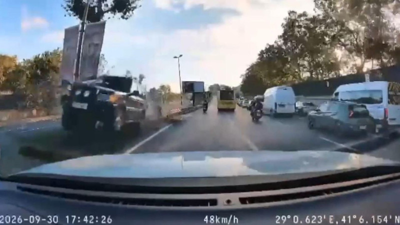 Bir anda karşı şeride geçti! İETT otobüsüyle kafa kafaya girdi: Yaralılar var! Facia görüntüleri ortaya çıktı - Resim: 3
