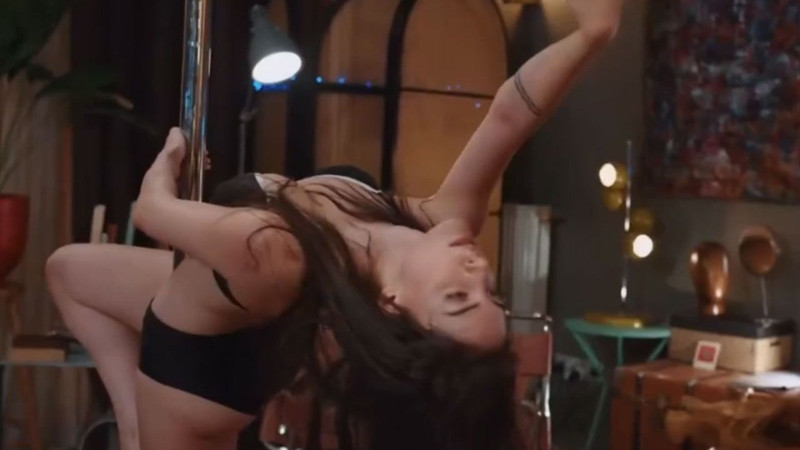 Selin Türkmen’den cesur performans! Yeni dizisinde direk dansı yaptı - Resim: 4