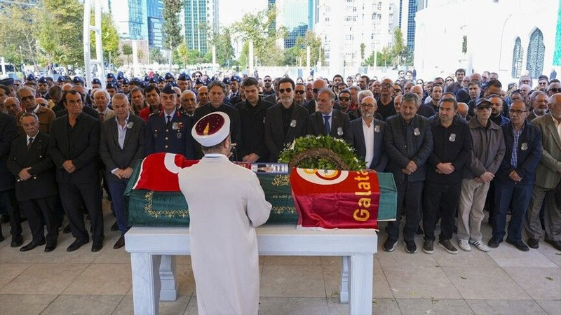 Göksel Arsoy’a son görev! Sanat dünyası akın etti - Resim: 8