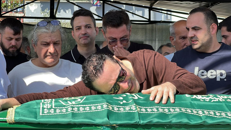 Atilla Taş kızının tabutuna sarıldı! Yürek yakan sözler - Resim: 4