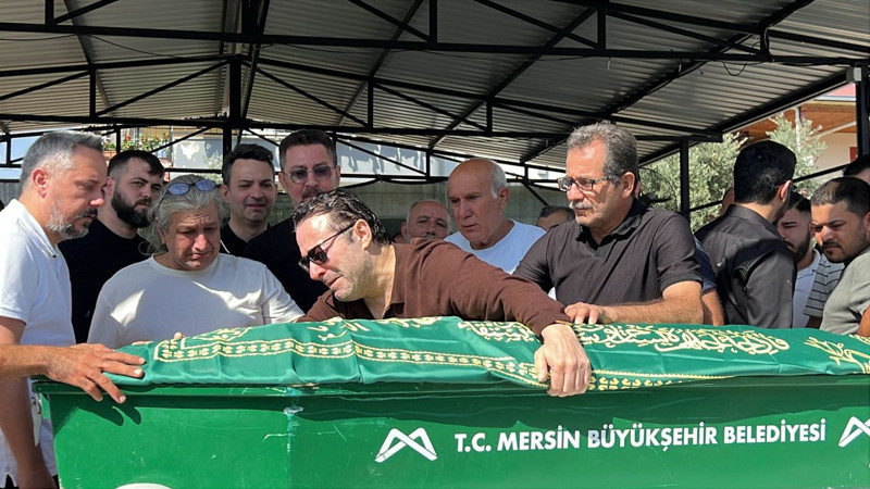 Atilla Taş kızının tabutuna sarıldı! Yürek yakan sözler - Resim: 5