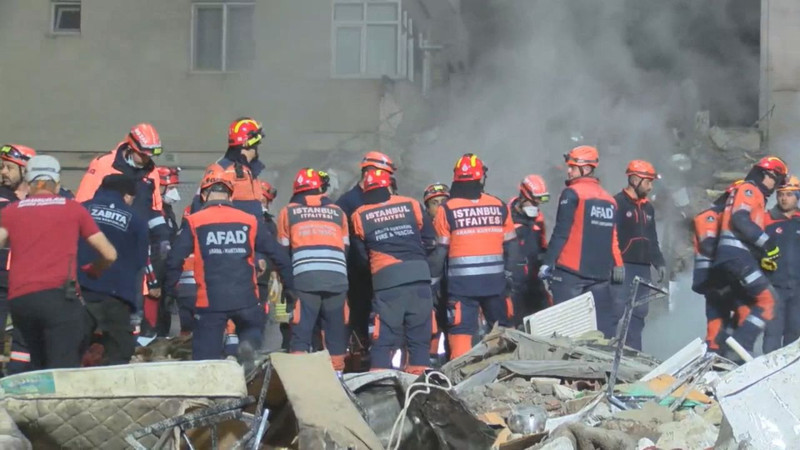 SON DAKİKA | Maltepe'de çöken binada 5 kişi hayatını kaybetti: Enkazda kalan son kişiye de ulaşıldı - Resim: 7