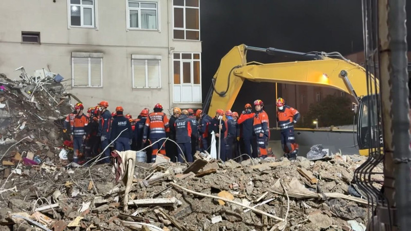SON DAKİKA | Maltepe'de çöken binada 5 kişi hayatını kaybetti: Enkazda kalan son kişiye de ulaşıldı - Resim: 4