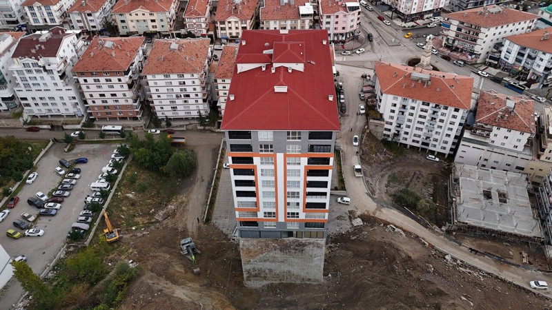 Ankara’da istinat duvarı çöktü! 17 katlı apartmandaki görüntü korkuttu - Resim: 2