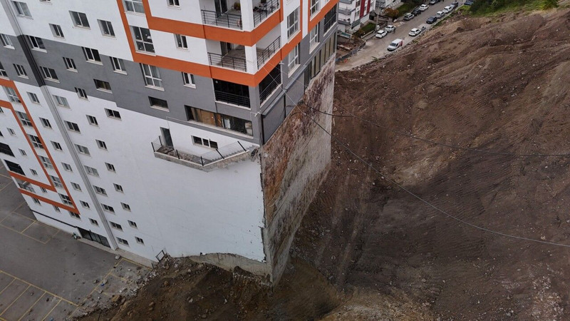 Ankara’da istinat duvarı çöktü! 17 katlı apartmandaki görüntü korkuttu - Resim: 3