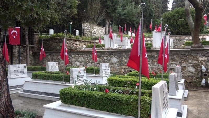 En zor bayramlaşma: İlk durak yine şehitlikler oldu - Resim : 2