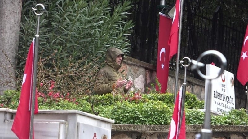 En zor bayramlaşma: İlk durak yine şehitlikler oldu - Resim : 3