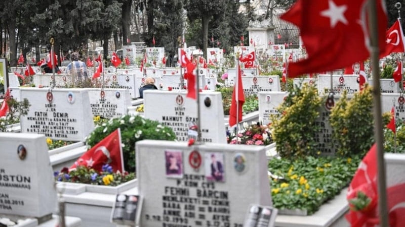 En zor bayramlaşma: İlk durak yine şehitlikler oldu - Resim : 6