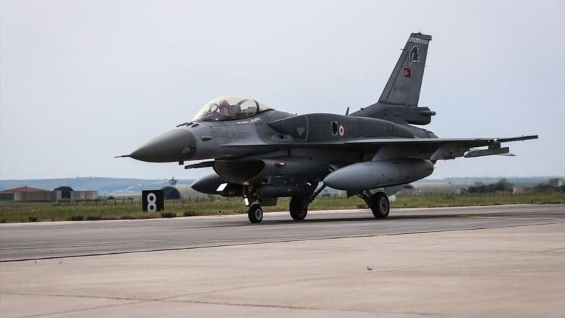 Yunanistan&rsquo;da F-16 alarmı! T&uuml;rkiye&rsquo;nin hamlesi g&uuml;ndem oldu: "B&uuml;y&uuml;k bir risk" - Resim : 1