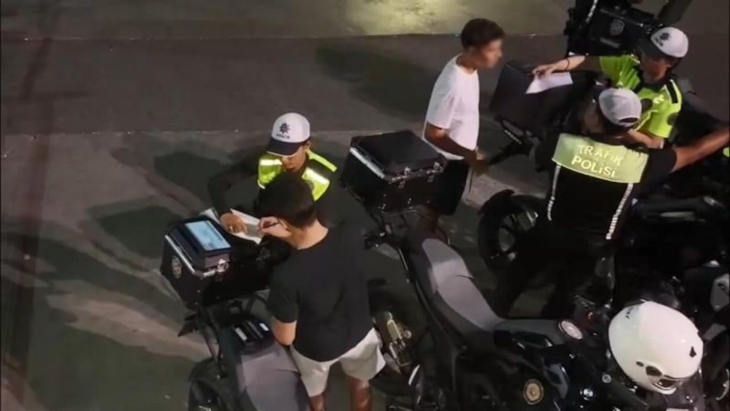 Kimse fark etmedi, drone hepsini kaydetti! İstanbul'da motosikletlilere ceza yağdı - Resim : 1