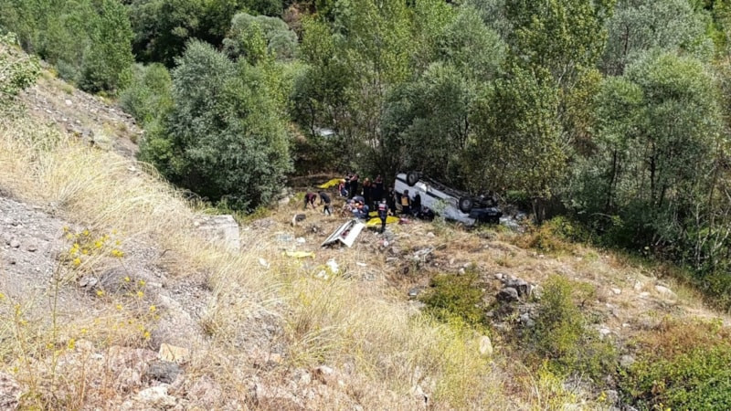 Sivas'ta katliam gibi kaza! 4 kişi öldü, 10 kişi yaralandı - Resim : 1