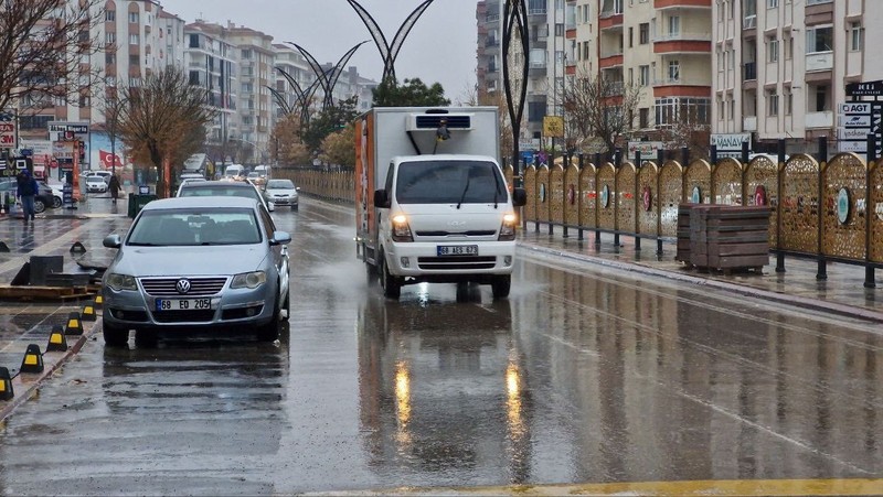 Aksaray'da gece saatlerinde başladı, şehir genelinde etkisi artarak devam etti. Vatandaşlar hazırlıksız yakalandı - Resim: 2