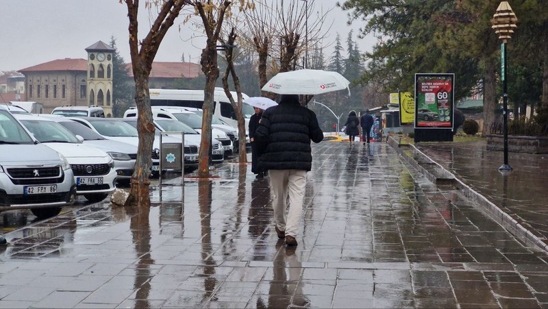 Aksaray'da gece saatlerinde başladı, şehir genelinde etkisi artarak devam etti. Vatandaşlar hazırlıksız yakalandı - Resim: 1