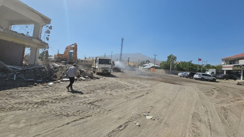 Bitlis’in Adilcevaz ilçesine bağlı Aydınlar beldesinde yaşam kalitesini artıracak çalışmalar başladı - Resim: 5