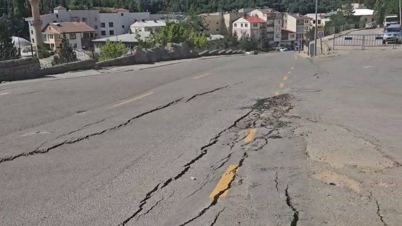 Erzurum’un İspir ilçesinde heyelan nedeniyle 70 ev tahliye edildi - Resim: 4