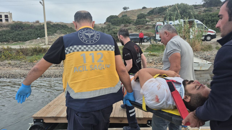 Denizin ortasında korku dolu anlar! Bodrum'da bot kayalıklara çarptı: Yaralılar var - Resim: 4