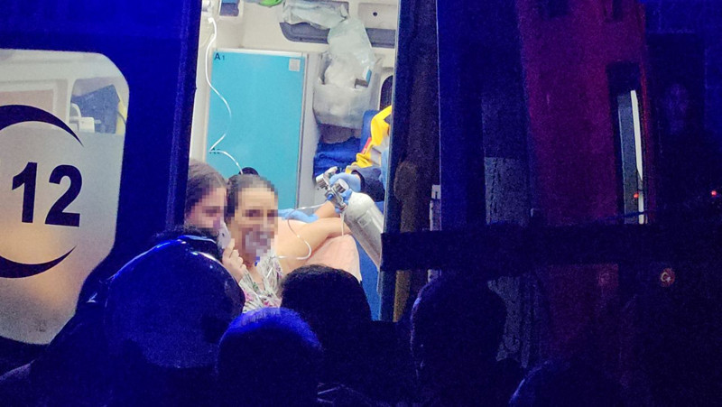 Beyoğlu'nda can pazarı! Dumanlar içinde mahsur kaldılar - Resim: 2