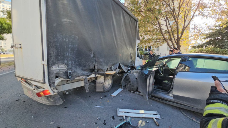 Sokak ortasında ölüm oyunu! Hız denemesi faciayla bitti - Resim: 1