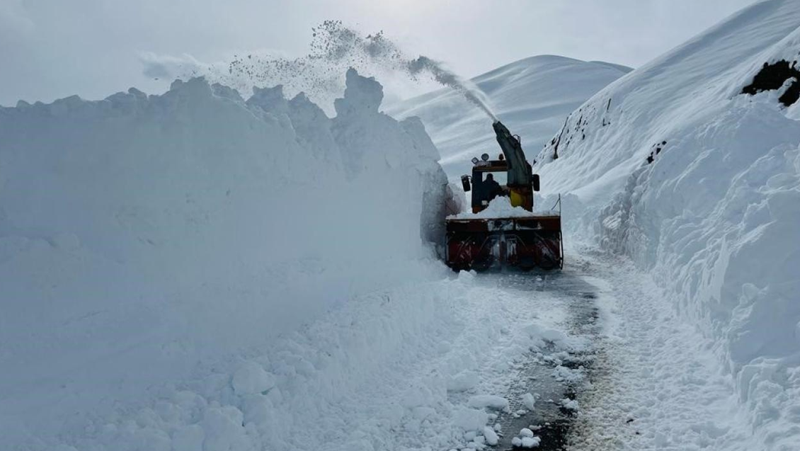 23 il için peş peşe yoğun kar yağışı uyarısı: Birçok köy ve mezra yolu kapandı.. O bölgelerde TIR geçişlerine izin verilmiyor! - Resim: 2
