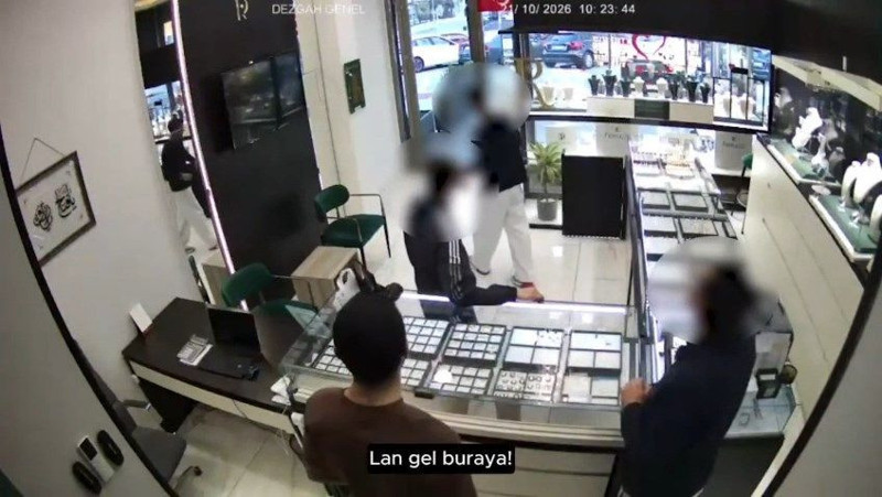Kolye tartışması kanlı bitmişti! Esenyurt'ta kuyumcu saldırısının yeni görüntüleri: Gel lan, kolyeyi bana sat - Resim: 7