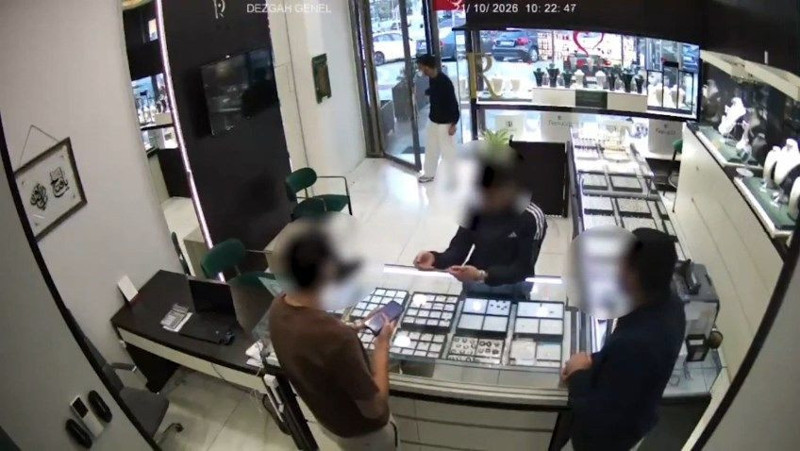 Kolye tartışması kanlı bitmişti! Esenyurt'ta kuyumcu saldırısının yeni görüntüleri: Gel lan, kolyeyi bana sat - Resim: 6