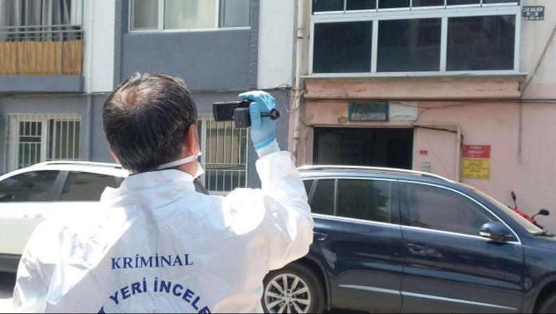 Evden gelen 'kötü koku' acı gerçeği ortaya çıkardı: Ünlü modacı evinde ölü bulundu - Resim: 3