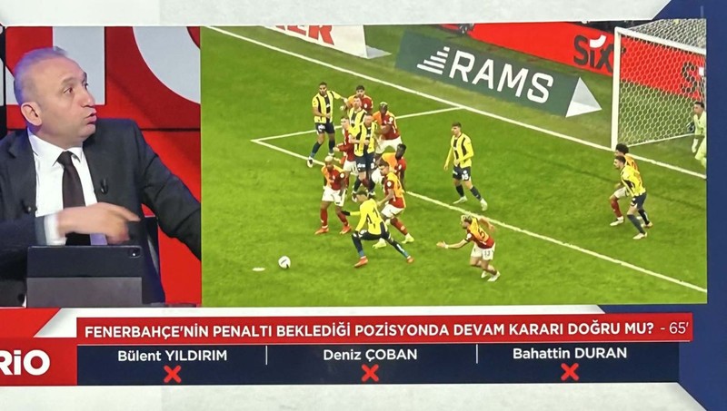 Galatasaray- Fenerbahçe derbisine damga vuran iki penaltı pozisyonu! "Bu pozisyon net penaltı! Devam kararı yanlış" - Resim: 8