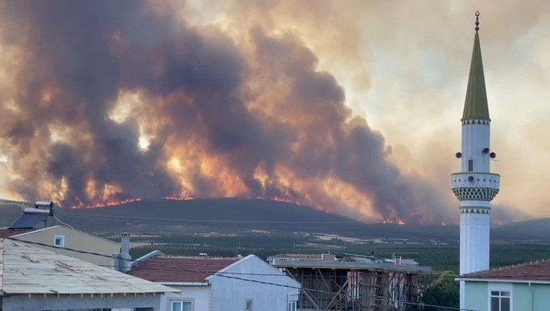 Tekirdağ ve Çanakkale'de alevlerle mücadele! Ekipler seferber oldu: Ev ve köyler boşaltıldı - Resim: 1