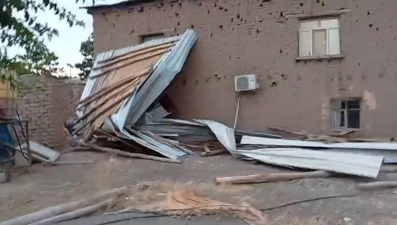 Diyarbakır’da fırtınanın yıktığı direk, yolda yaşanan felaketin başlangıcı oldu: 6 can telef oldu - Resim: 4