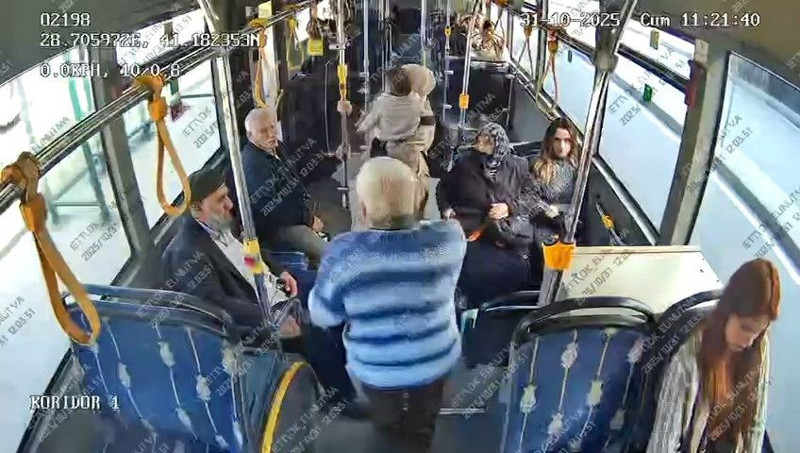İETT otobüsünde dehşet! 1 ölü, 2 yaralı: O anlar araç içi kamerasında - Resim: 2