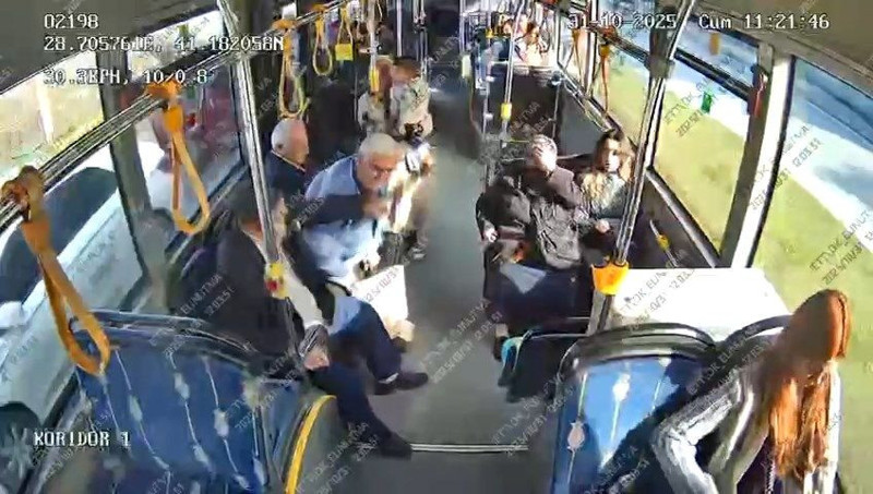 İETT otobüsünde dehşet! 1 ölü, 2 yaralı: O anlar araç içi kamerasında - Resim: 4