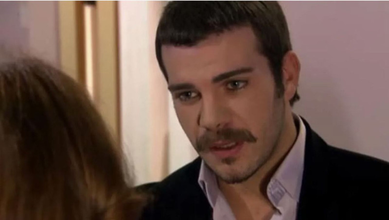 Türkiye'yi terk edip ABD'ye yerleşmişti! Yaprak Dökümü'nün Oğuz'u Tolga Karel'den mutlu aile pozu - Resim: 1