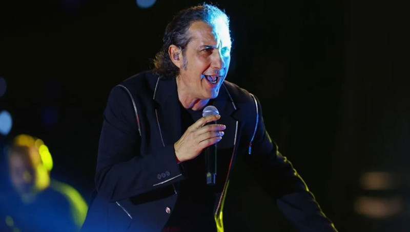 Kıraç'ın ekibini taşıyan otobüs kazaya karıştı! 3 kişi yaralandı - Resim: 1