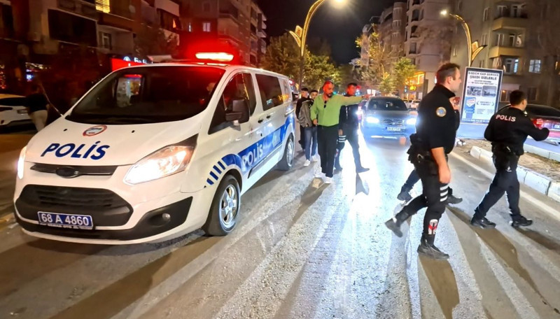 Şehri birbirine kattı! Polislerden istediği şey pes dedirtti - Resim: 6