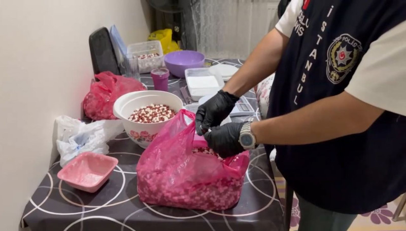 Eşinin işlerini yürüttüğü ortaya çıktı! Operasyonda ele geçirilenler pes dedirtti - Resim: 3