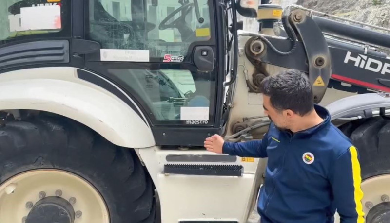 Artvin’de doğada bıraktığı iş makinesini çalıştırmaya giden operatör, fark ettiği detayla birlikte resmen dondu kaldı! 5 tanesi içeride duruyordu - Resim: 1