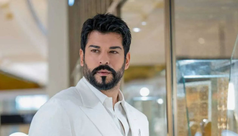 Burak Özçivit ile Fahriye Evcen boşanıyor mu? Tüm mal varlığını satışa çıkardı! - Resim: 4