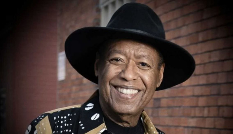 Ünlü şarkıcıdan kahreden haber! Uykusunda hayatını kaybetti - Resim: 4