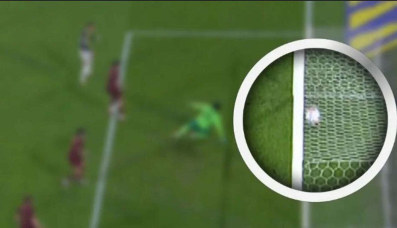 Fenerbahçe- Trabzonspor maçında tartışmalı pozisyonlar! Top çizgiyi geçti mi, Onuachu'nun golünde faul var mı? Hakemler kararını verdi - Resim: 10