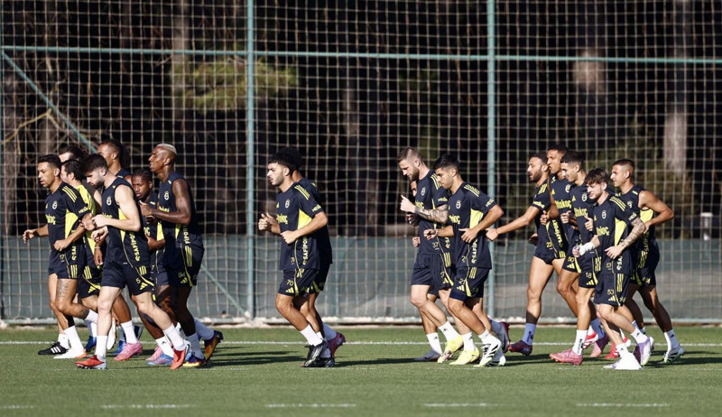 Birçok takımdan transfer teklifi almıştı! Karar verildi!  1.4 milyon euroluk yıldız Fenerbahçe’de kalıyor! - Resim: 2