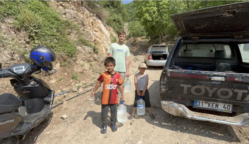 İskenderun'da 65 yıldan bu yana en kötüsü yaşanıyordu... Toprakta kuyu kazan ekipler karşılarına çıkanı görünce resmen dondu kaldı - Resim: 9