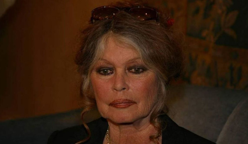 Bir dönemin efsane ismiydi! Usta oyuncu hastanede yaşam savaşı veriyor - Resim: 4