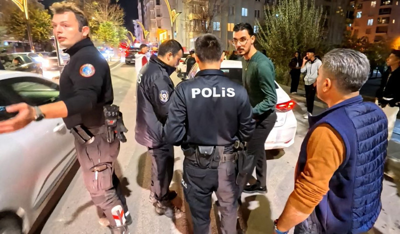 Şehri birbirine kattı! Polislerden istediği şey pes dedirtti - Resim: 3