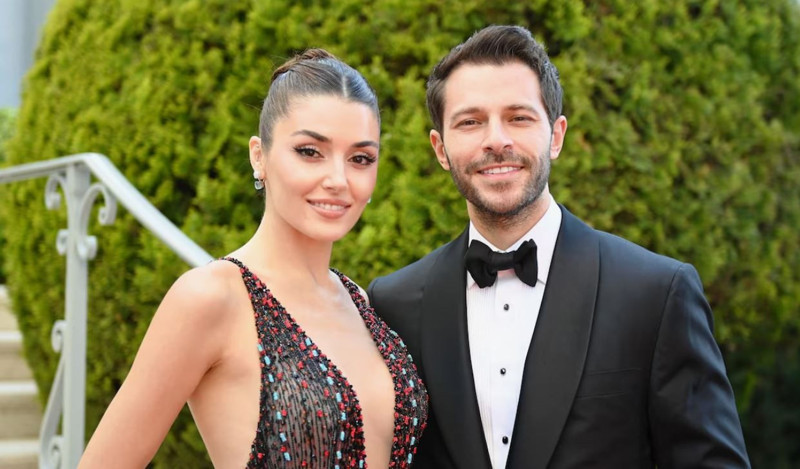 Hakan Sabancı ile ayrılan Hande Erçel'den kas şov! Banyo sonrası ayna pozunu paylaştı - Resim: 1