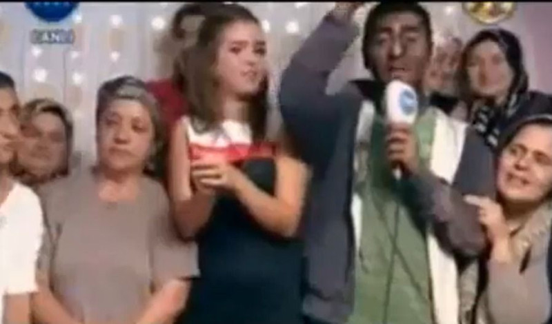 Mehmet Ali Erbil gözyaşlarına boğuldu! Çarkıfelek'e katılan madenci genci unutmadı - Resim: 6