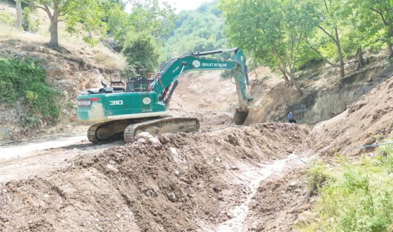 İskenderun'da 65 yıldan bu yana en kötüsü yaşanıyordu... Toprakta kuyu kazan ekipler karşılarına çıkanı görünce resmen dondu kaldı - Resim: 4